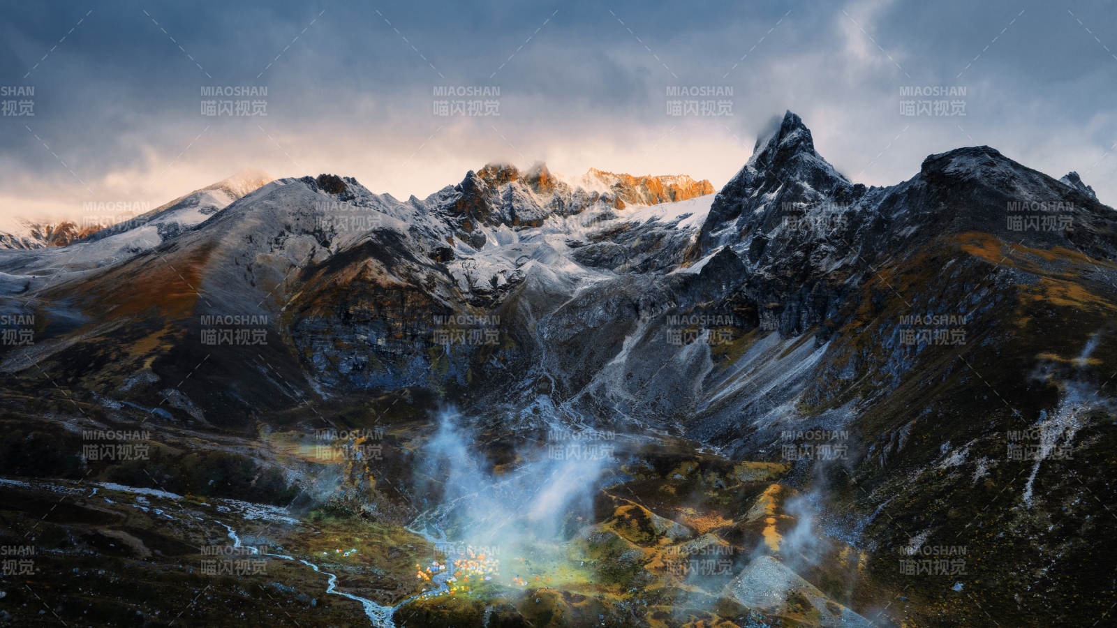 雪山晨曦 云雾缭绕图片