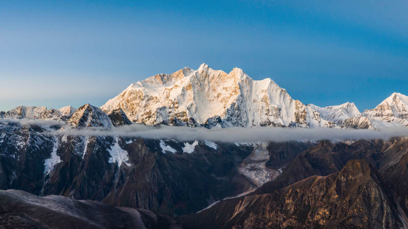 雪山云海 壮丽景色图片