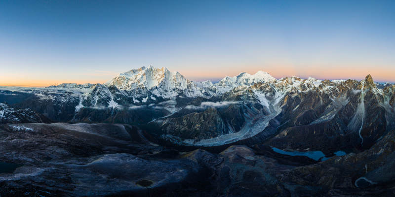 雪山日出 壮丽景色图片