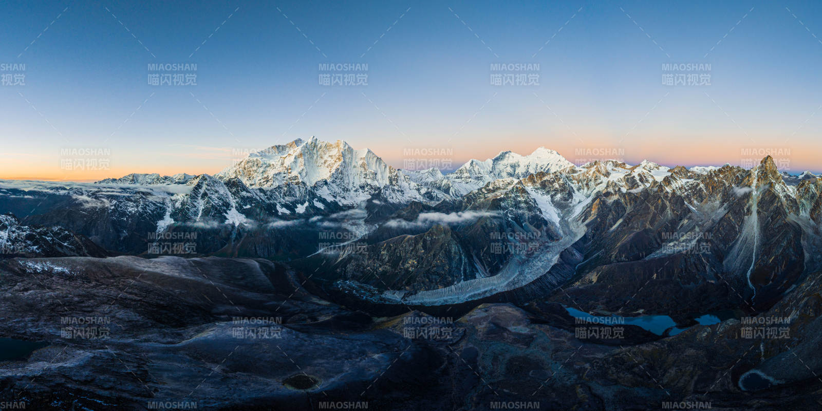 雪山日出 壮丽景色图片