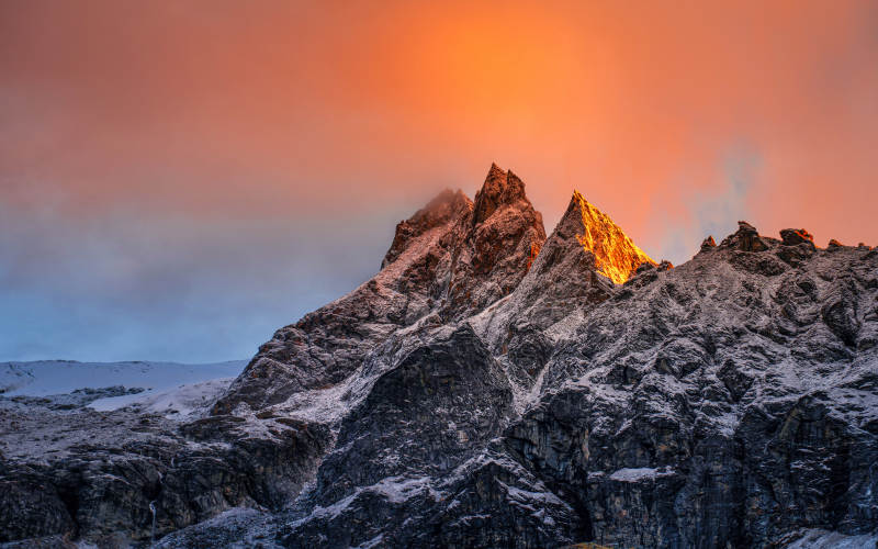 雪山夕照 金辉映顶图片