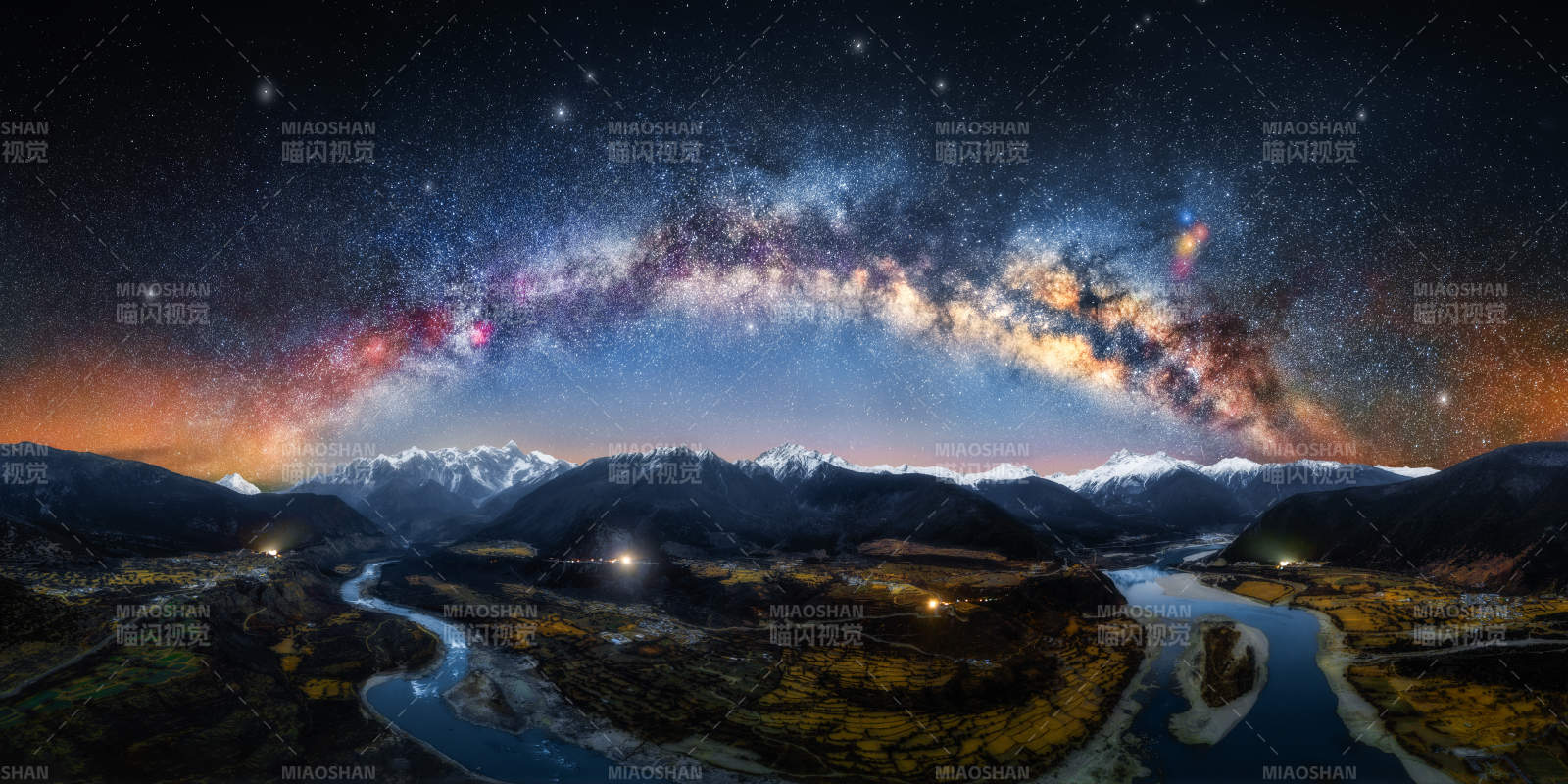 星河璀璨映雪山图片