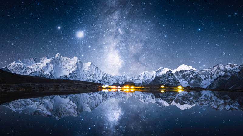 雪山夜景 星河倒影图片