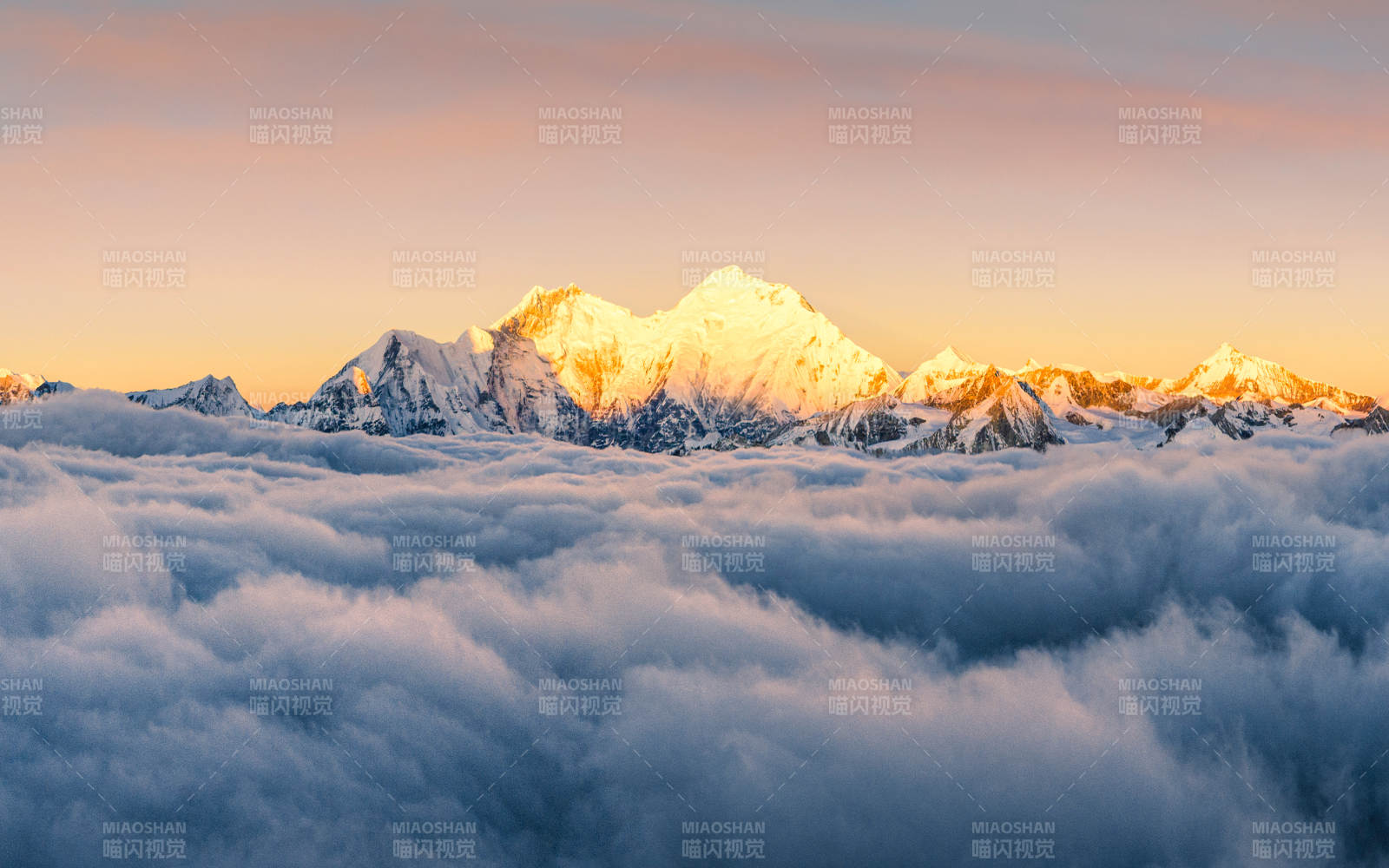 雪山云海日出美景图片