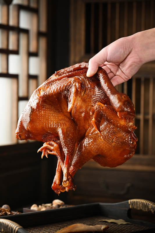 手提香酥烤鸭 色泽诱人图片