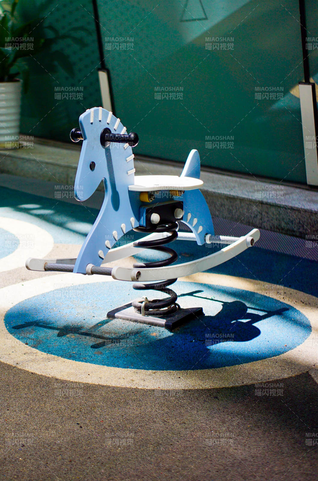 蓝色弹簧摇马玩具图片