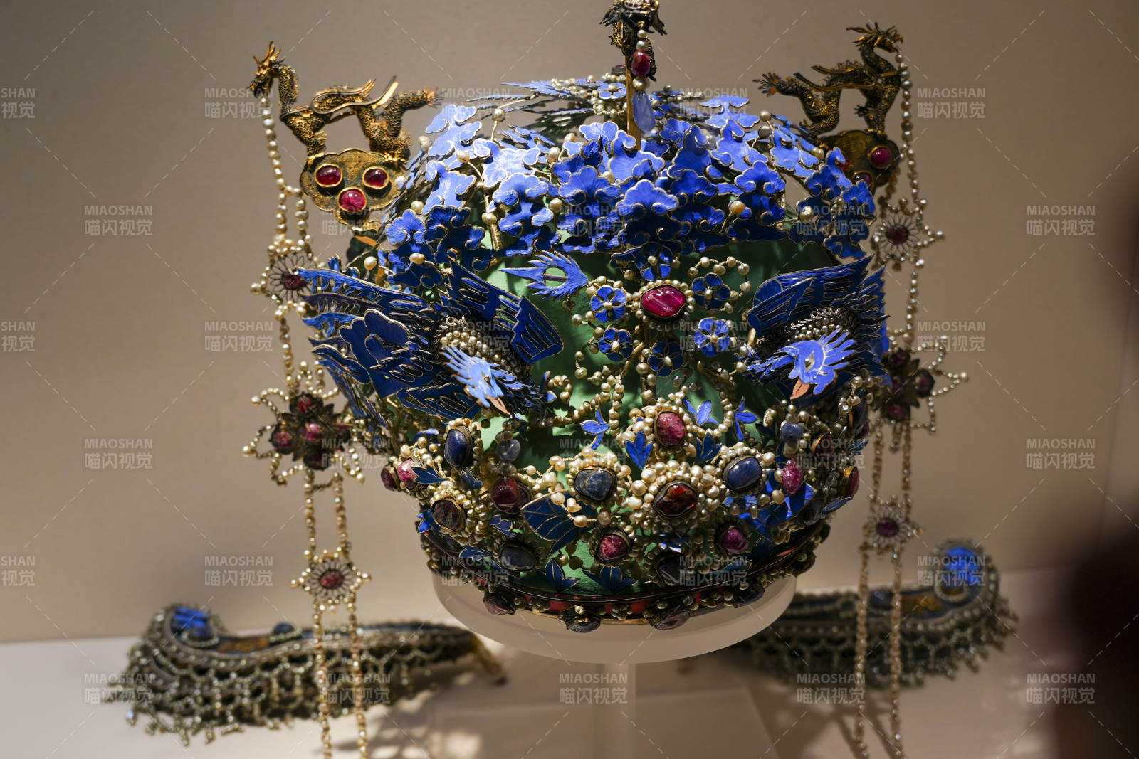 华丽的古代凤冠展示图片