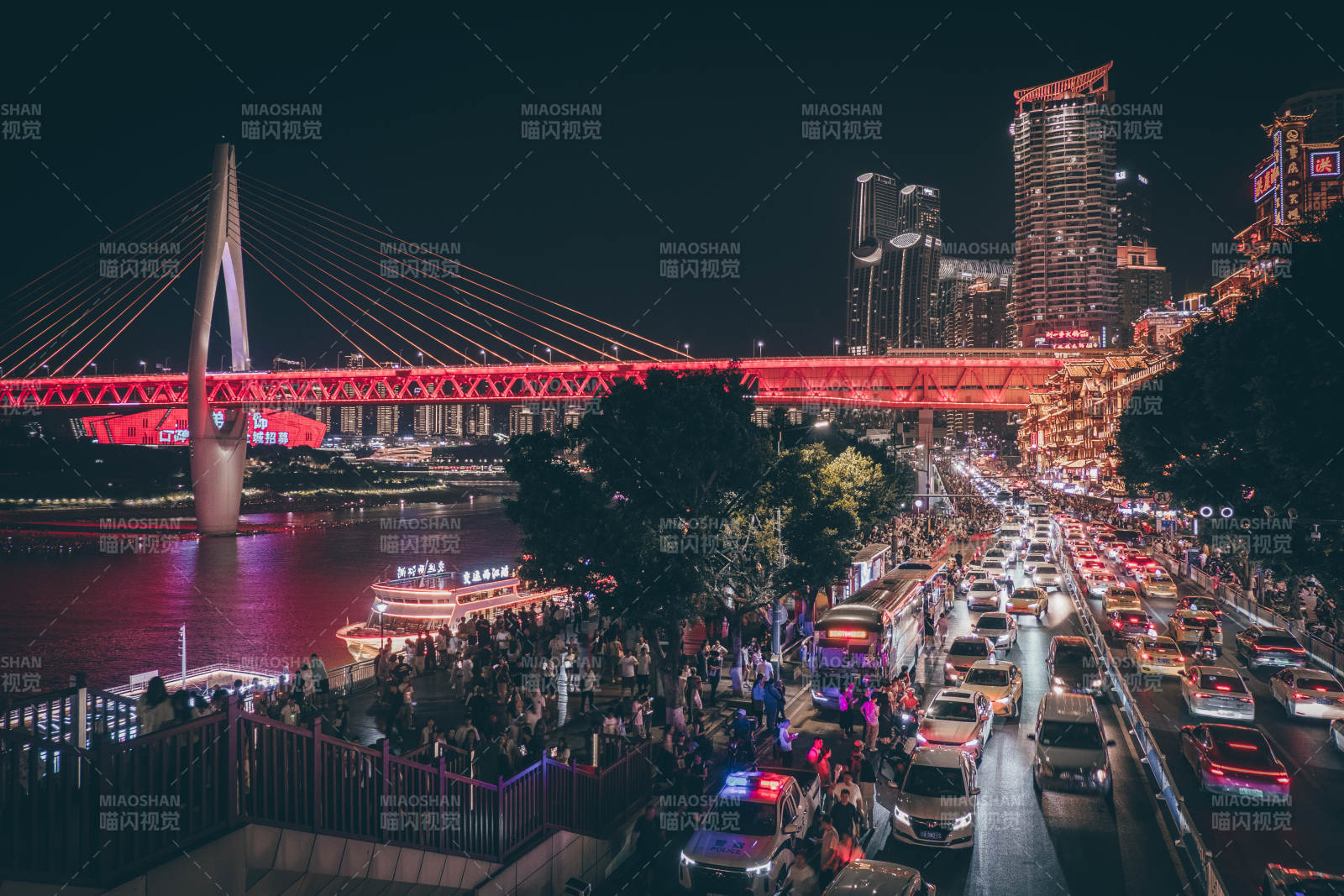 夜景桥畔繁华都市图片
