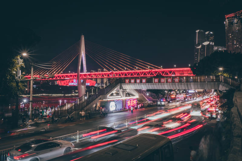 夜景桥下车流如织图片
