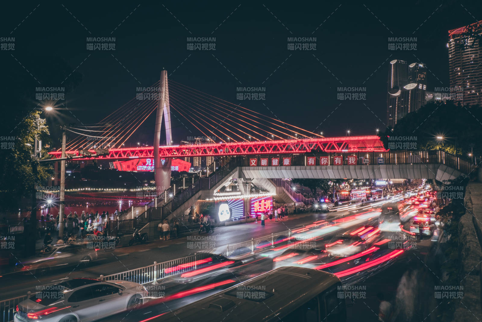 夜景桥下车流如织图片