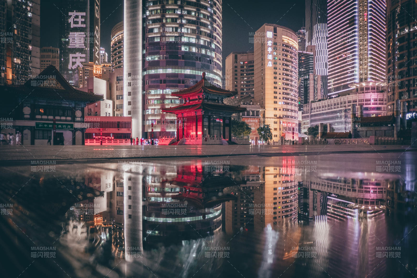 夜景倒影 都市繁华图片