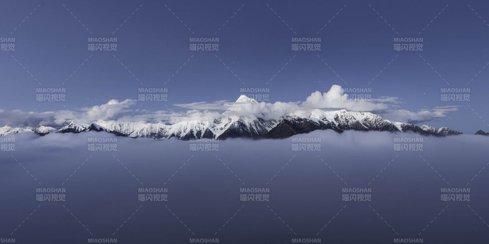 雪山云海 壮丽景观图片