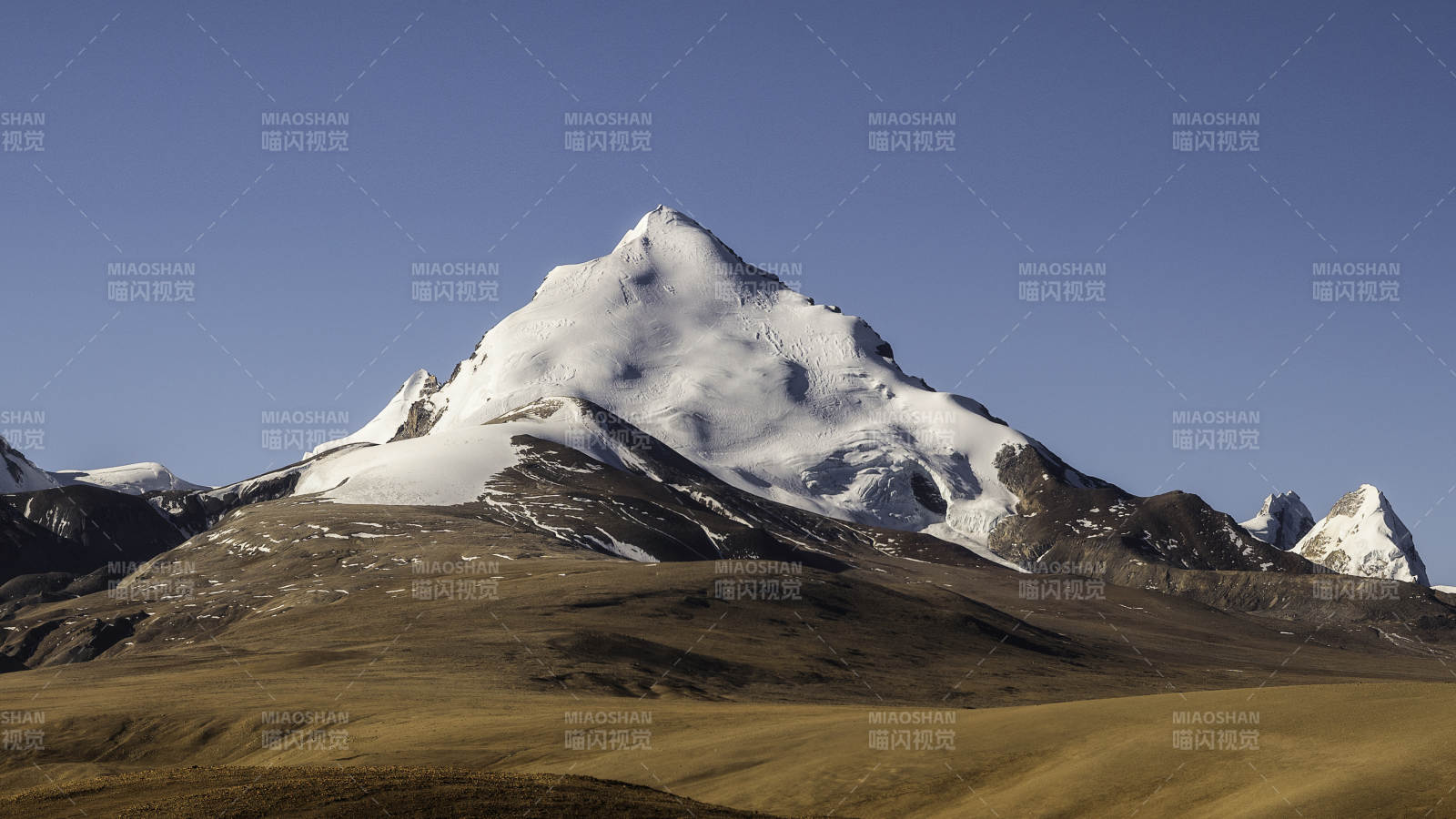 雪山之巅 静谧壮丽图片