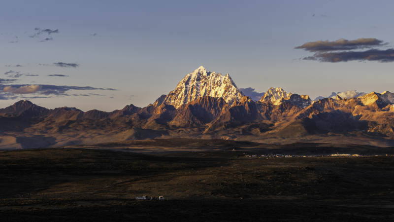 雪山日落 壮丽景色图片