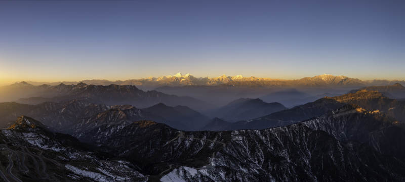 雪山日出 壮丽景色图片