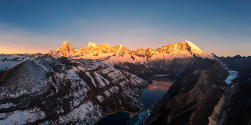 雪山晨曦 壮丽景色图片