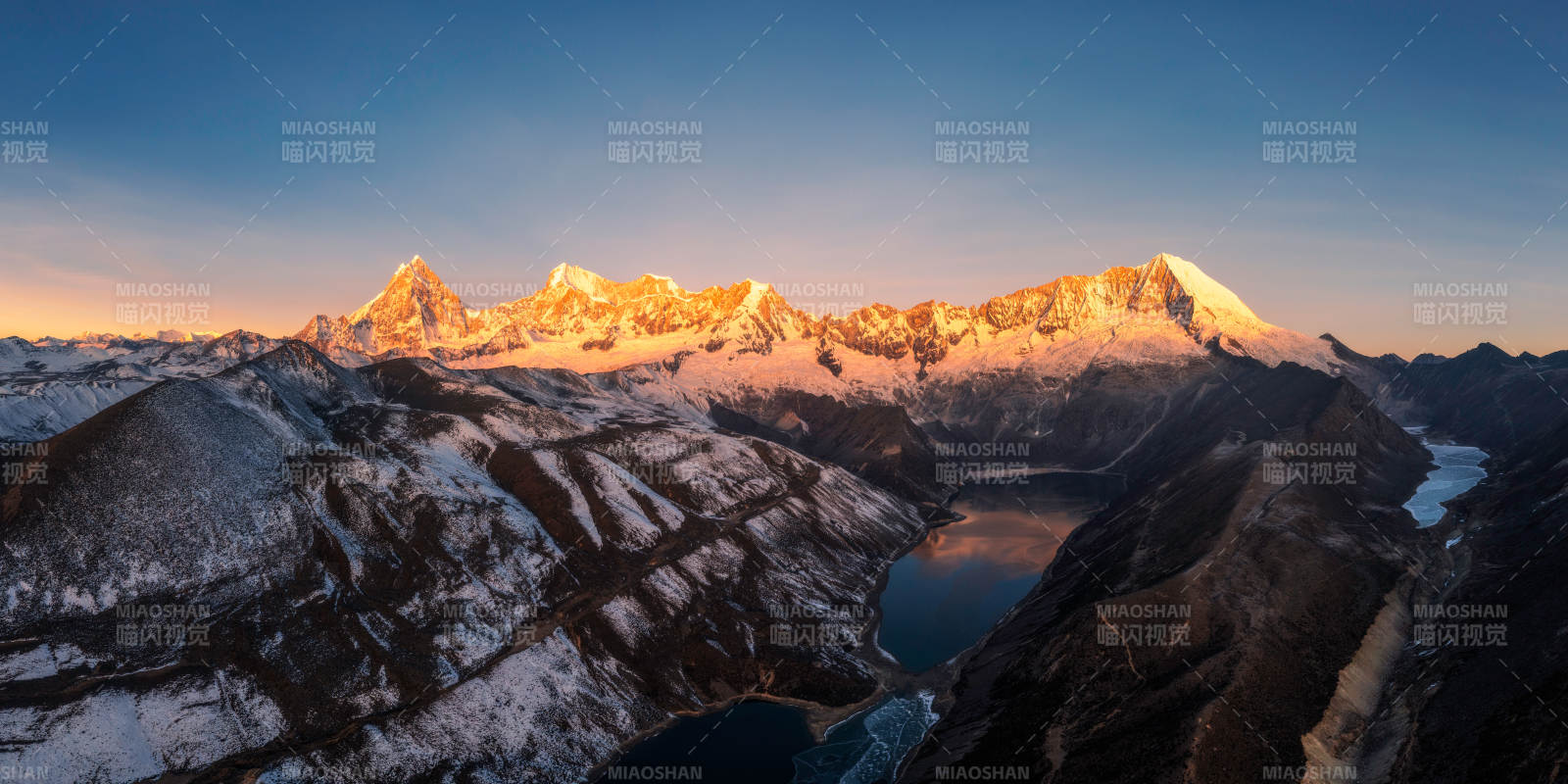 雪山晨曦 壮丽景色图片
