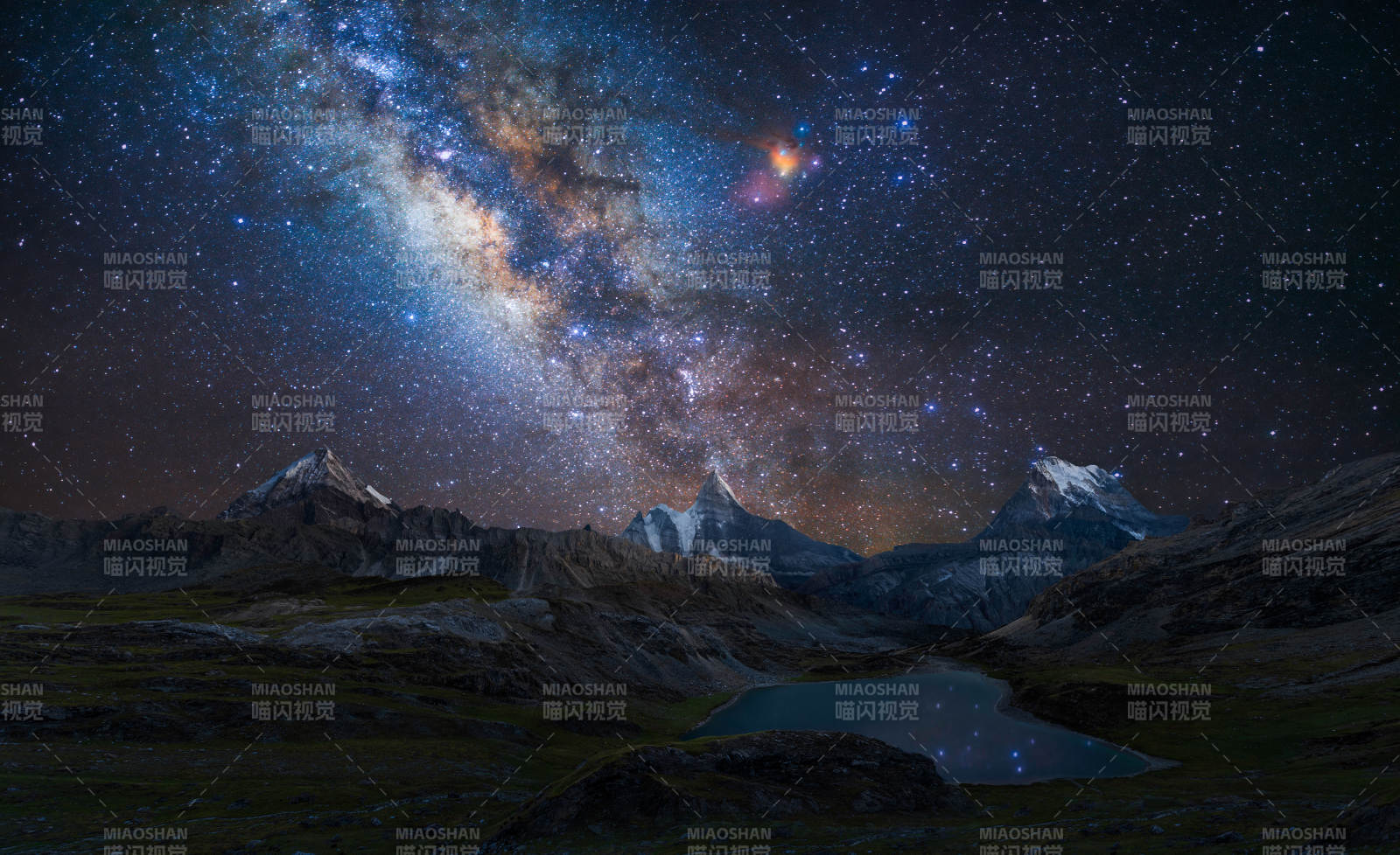 星河璀璨映雪山图片