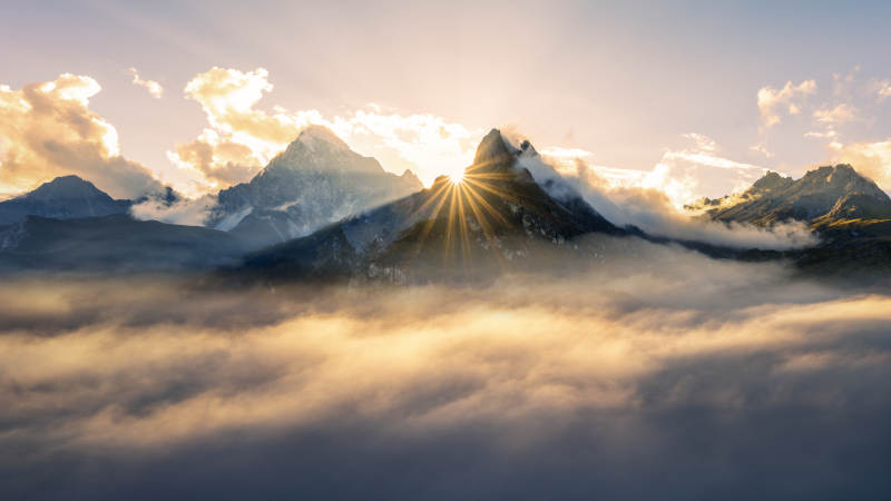 云海日出 雪山辉煌图片