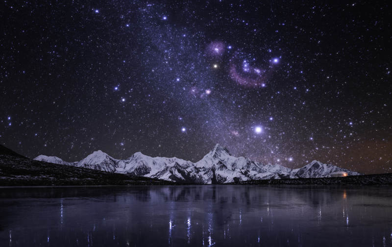 雪山夜空星河倒影图片
