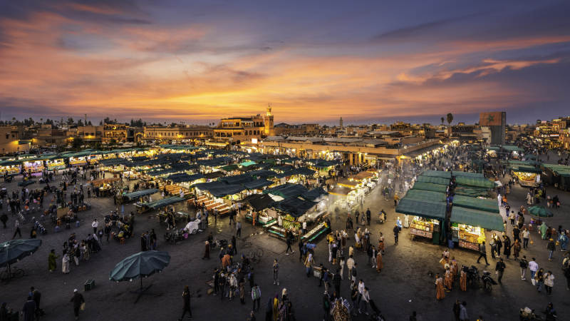 马拉喀什夜市灯火辉煌图片