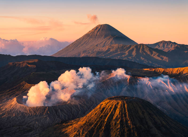  印尼布罗莫火山图片