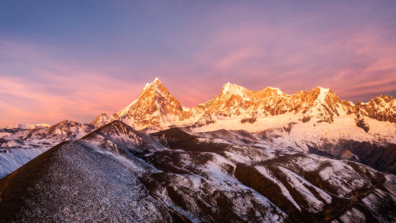 雪山日落 霞光映雪图片