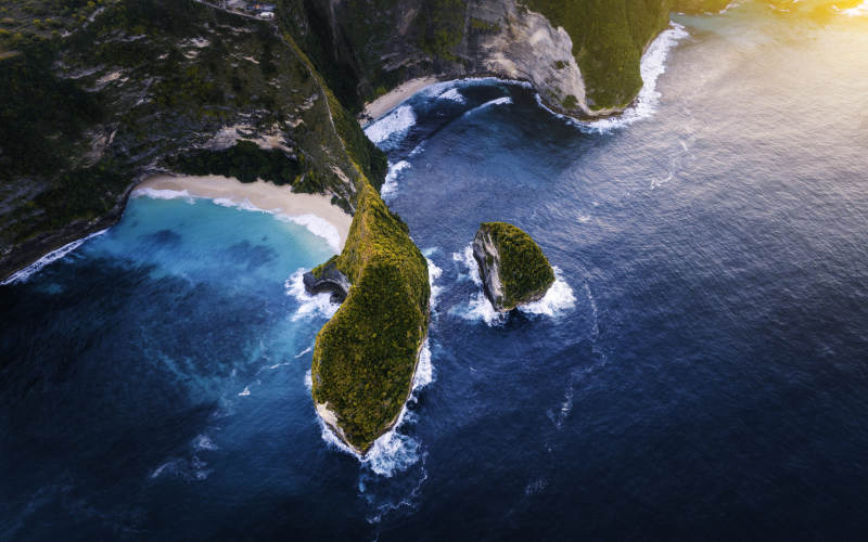 印度尼西亚巴厘岛悬崖海岸航拍图片