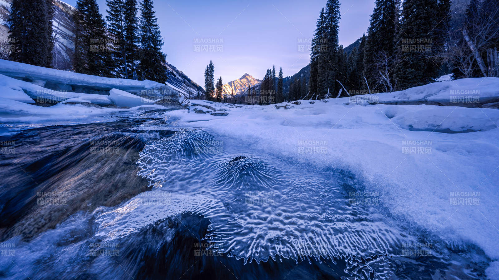 冬日冰河 静谧之美图片