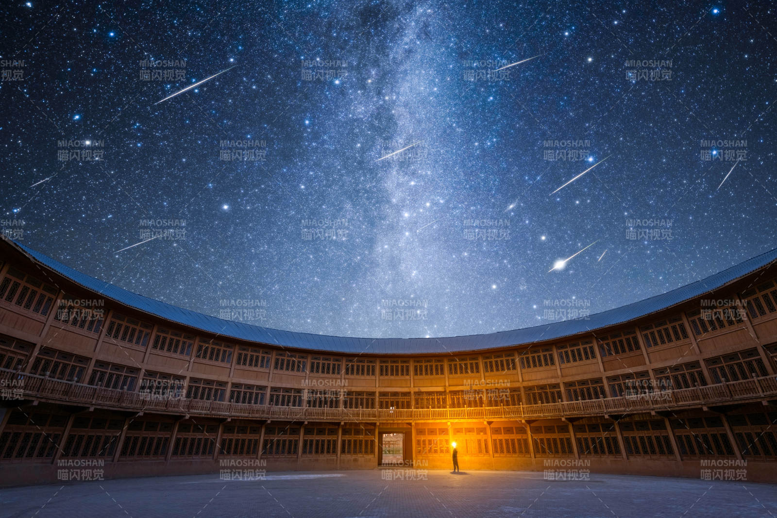 星空下的圆形剧场图片