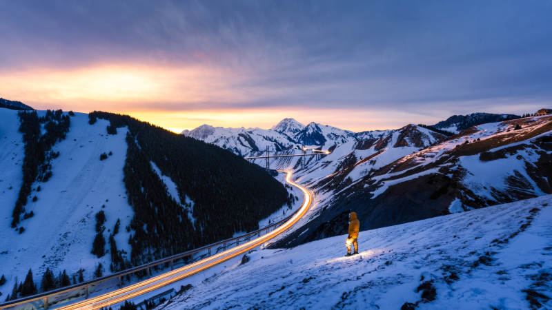 雪山日落 光影长廊图片