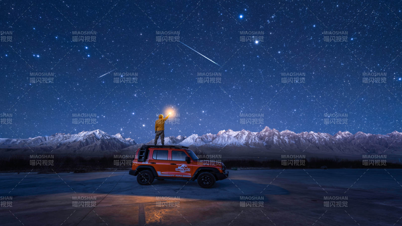 星空下的探险者图片