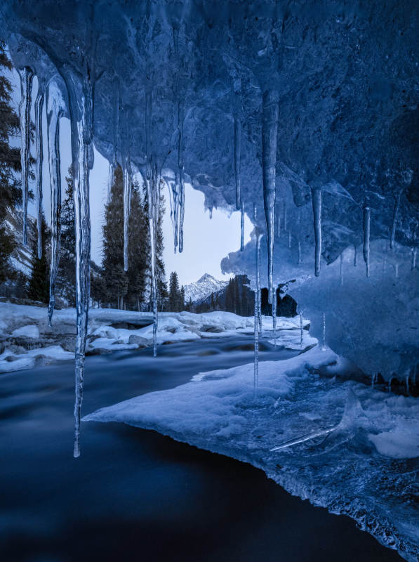 冰洞奇景 冬日秘境图片