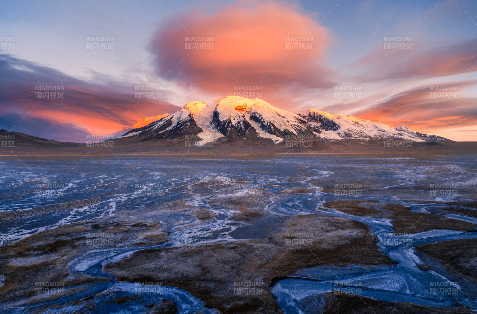 雪山日落 冰川映霞图片