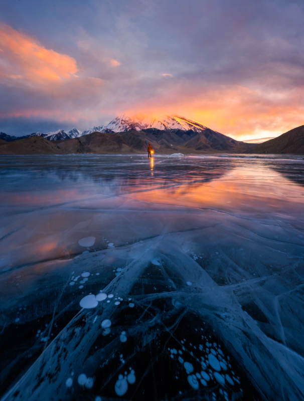 冰湖落日 雪山倒影图片