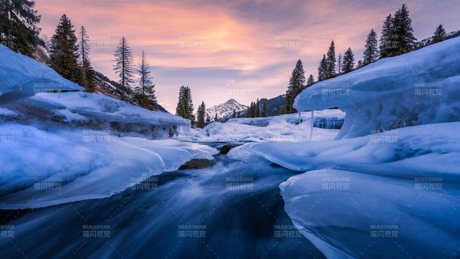 冬日雪溪流光溢彩图片