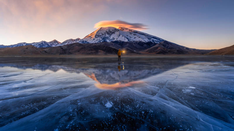 雪山倒影 冰湖奇景图片