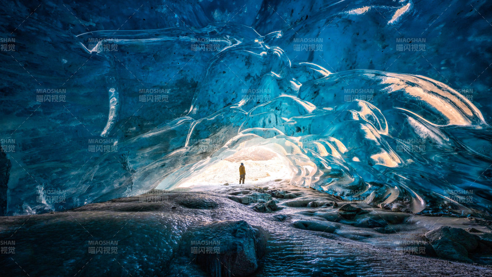 冰洞奇景 神秘探险图片
