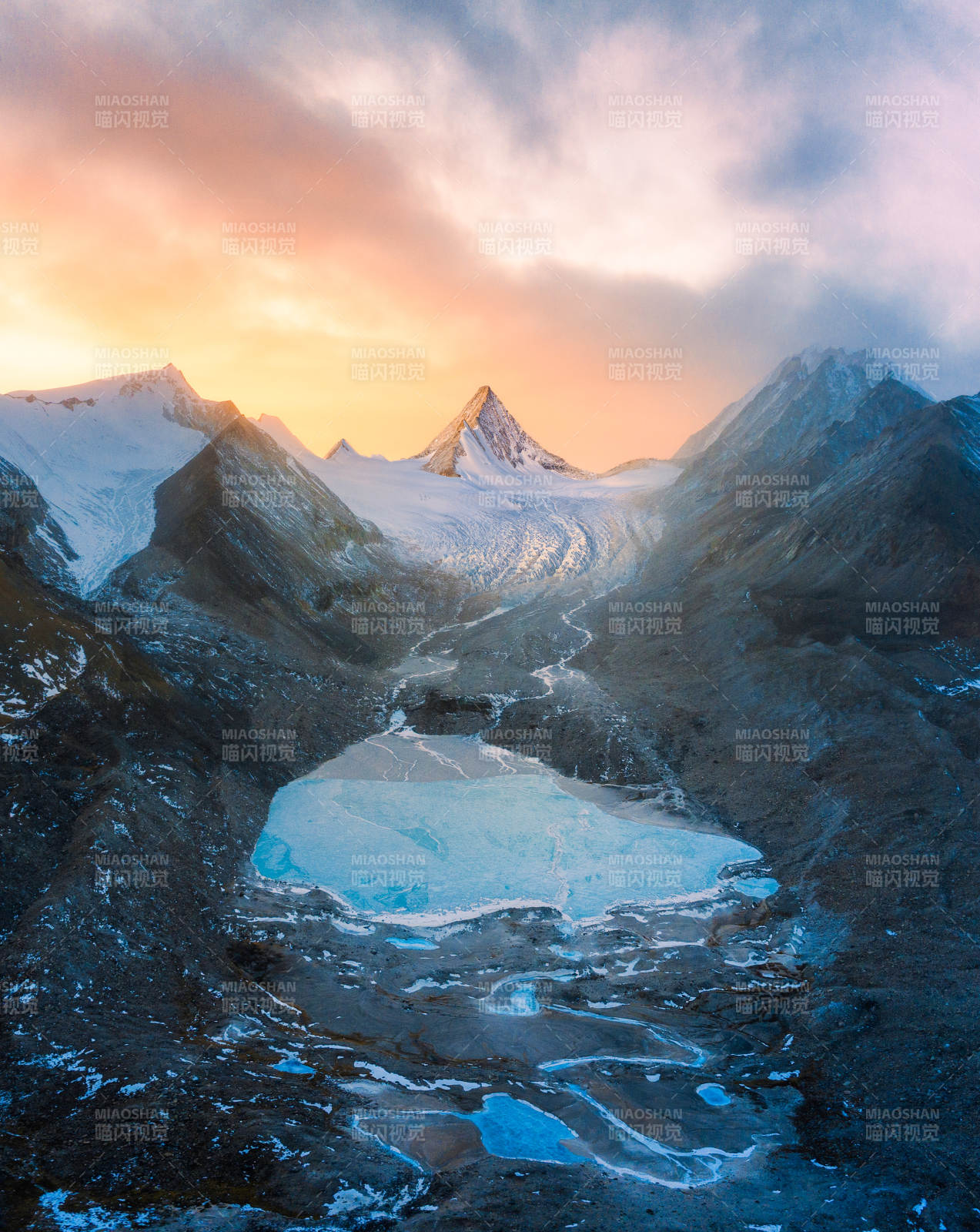 西藏冷布岗日国王峰图片