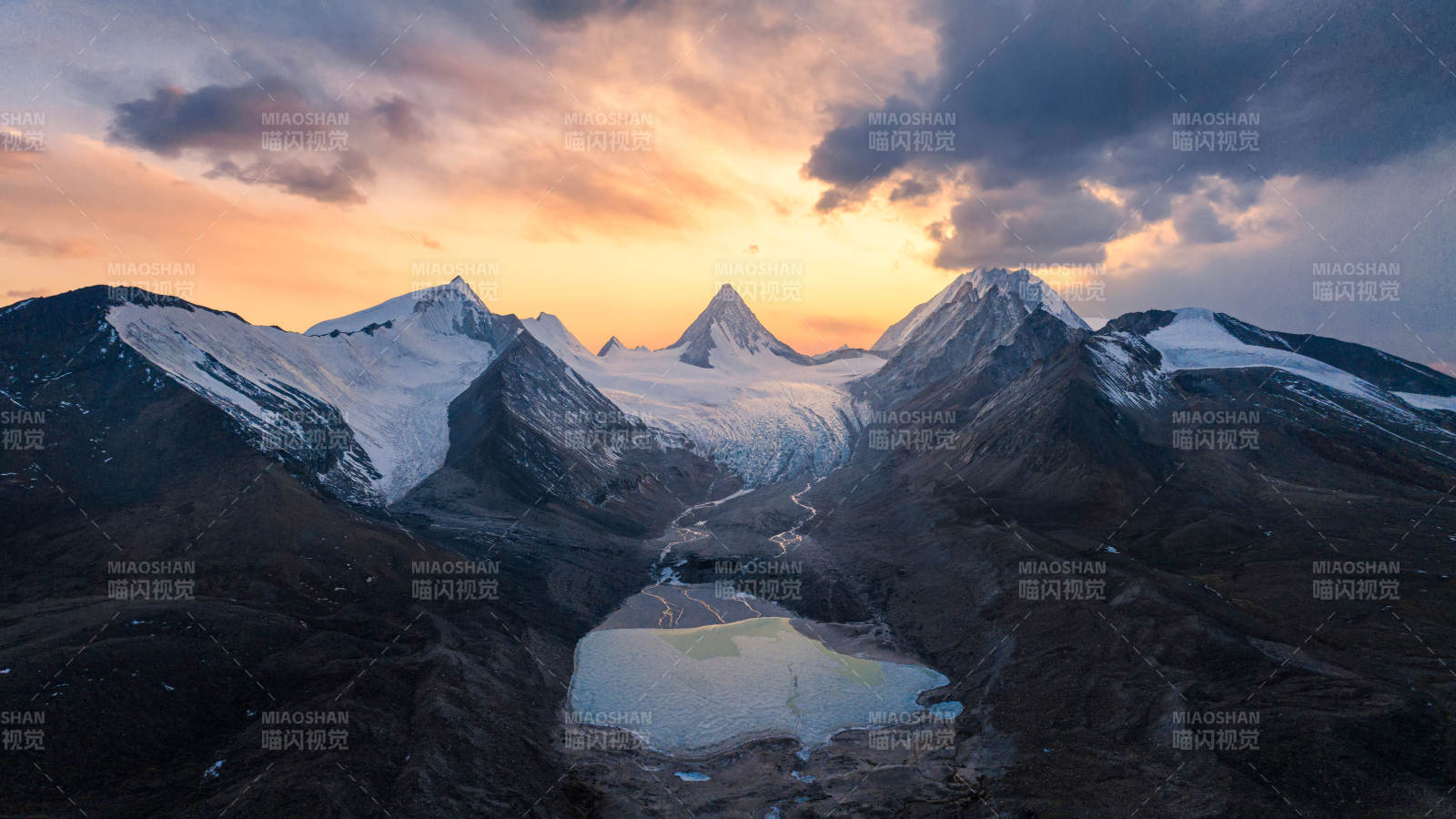 西藏冷布岗日国王峰图片