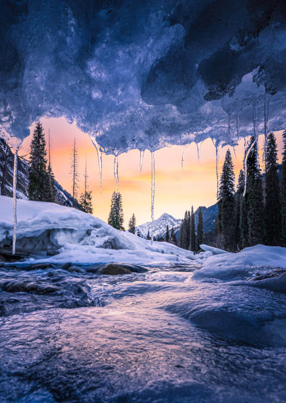 冰洞夕照 雪谷流光图片
