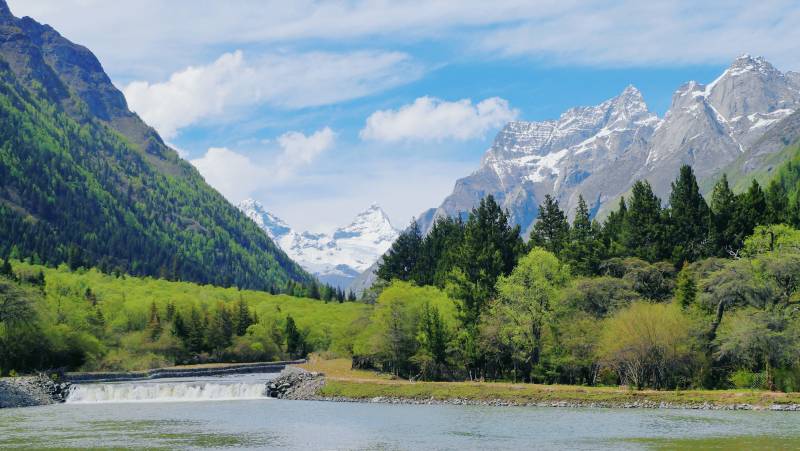 ［四姑娘山］雪山绿谷 溪流潺潺图片