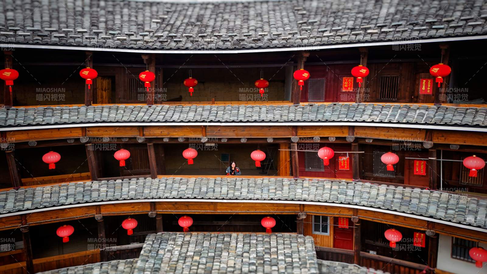 土楼红灯笼 古韵悠悠图片