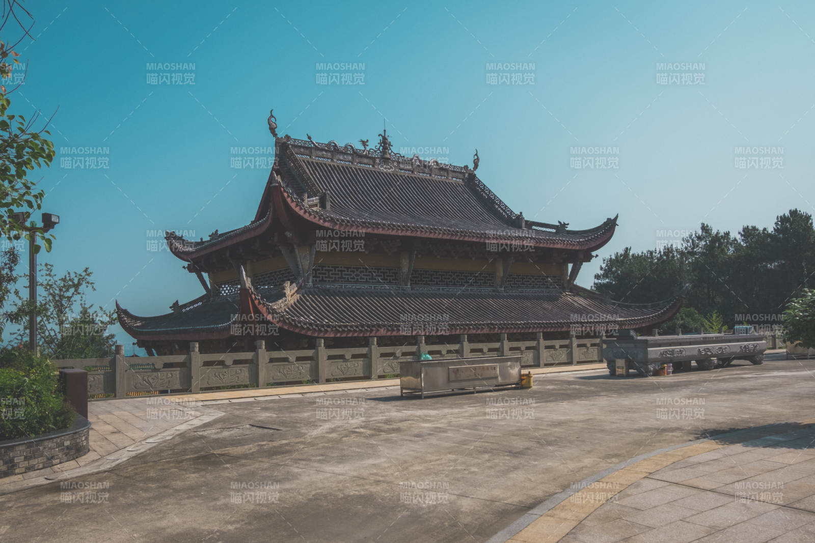 古寺静谧 青瓦飞檐图片