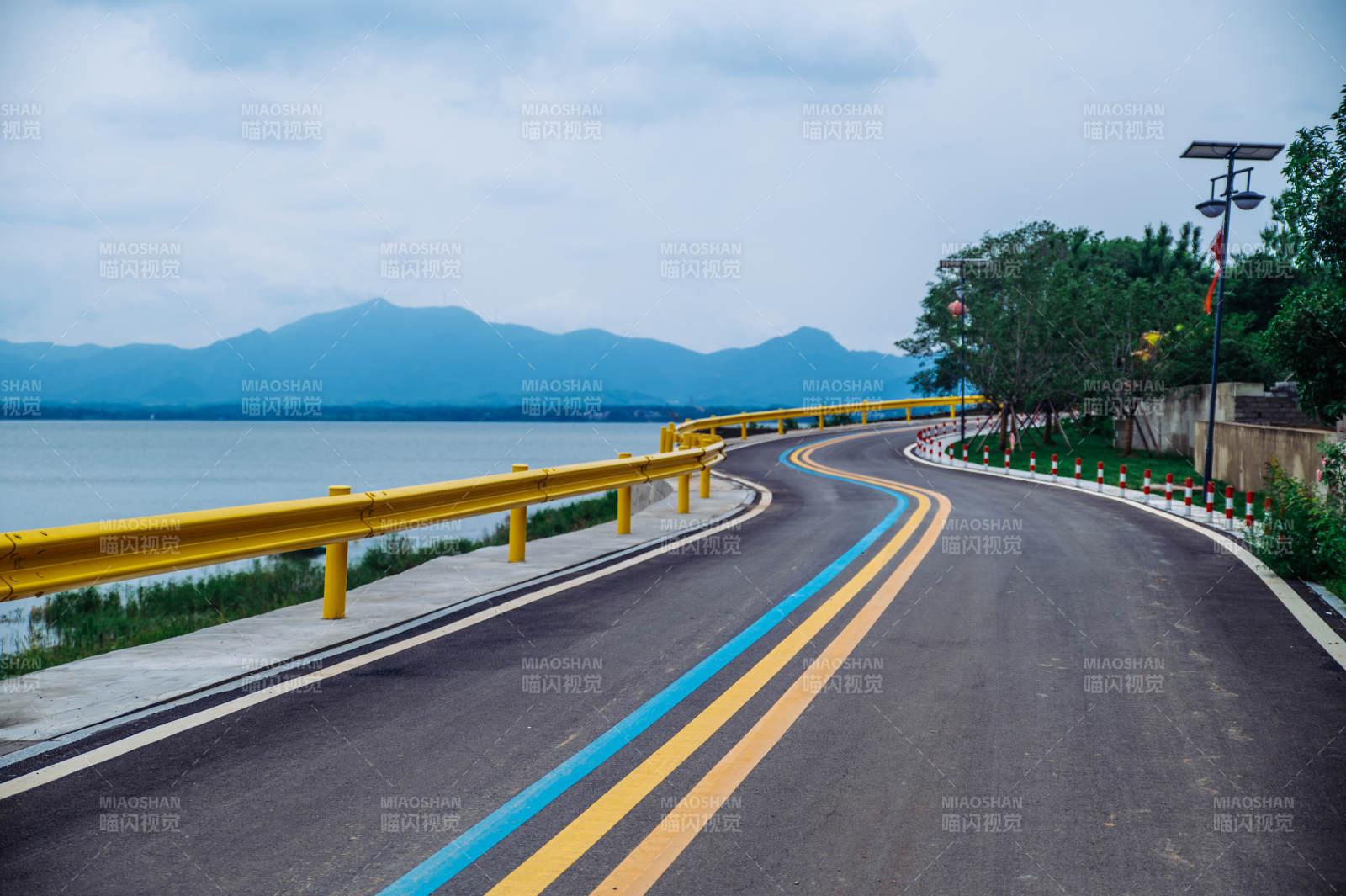 湖畔弯曲公路风景如画图片