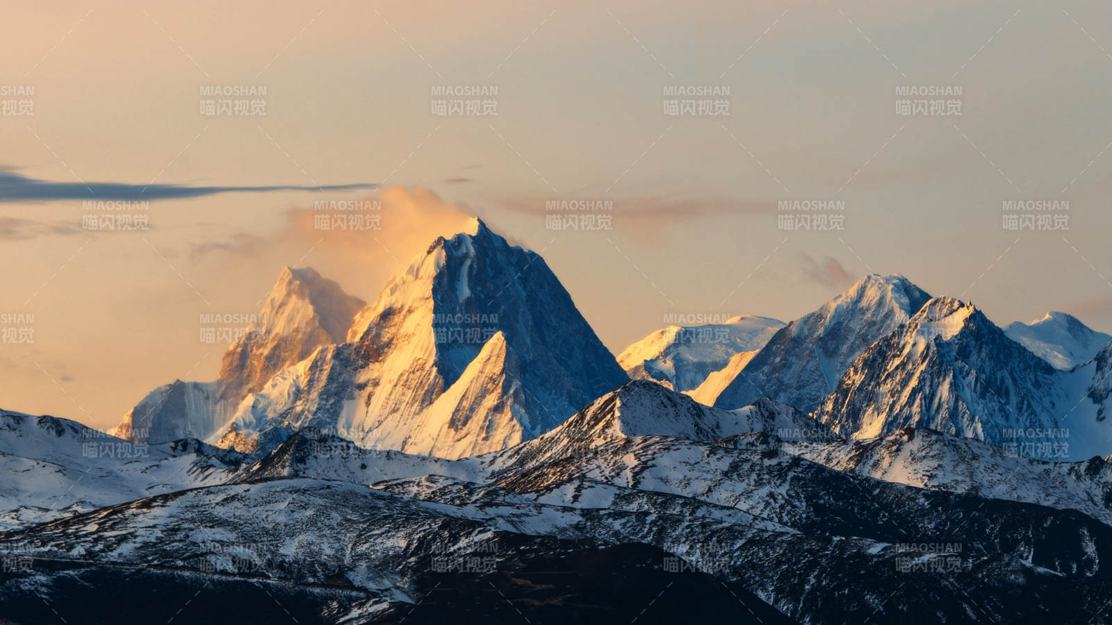 贡嘎雪山嘉子峰图片