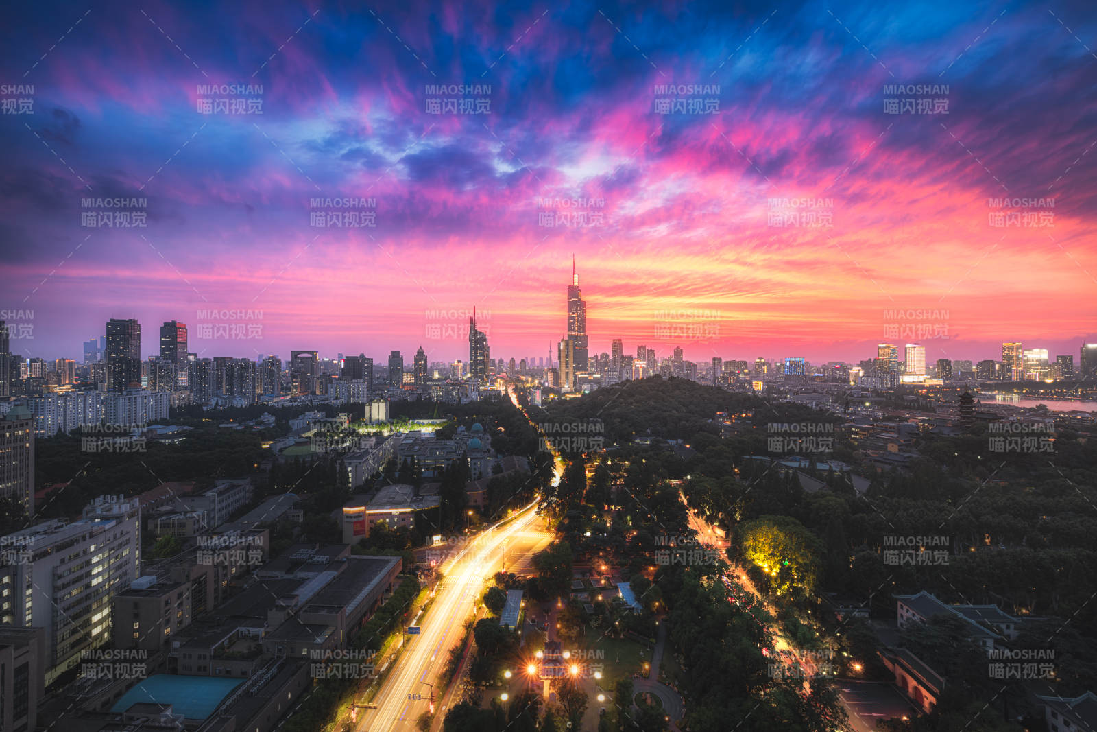 城市夜景 霓虹璀璨图片