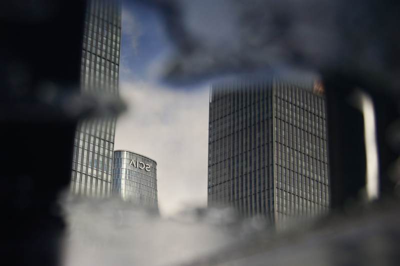 高楼林立 城市剪影图片