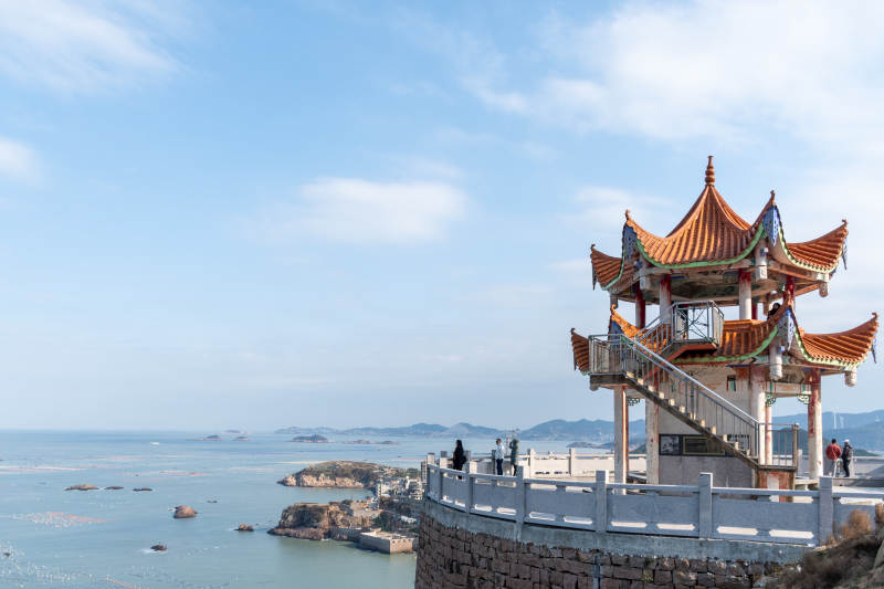 海边古塔观景台图片