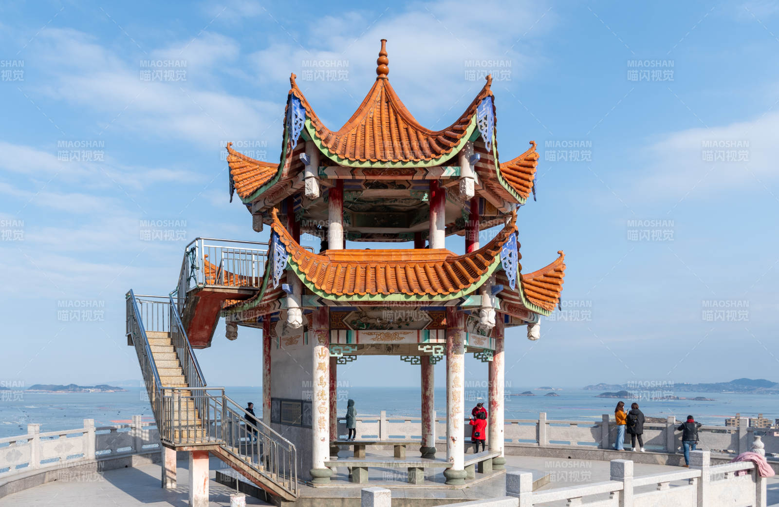 福州奇达村海边古亭 晴空万里图片